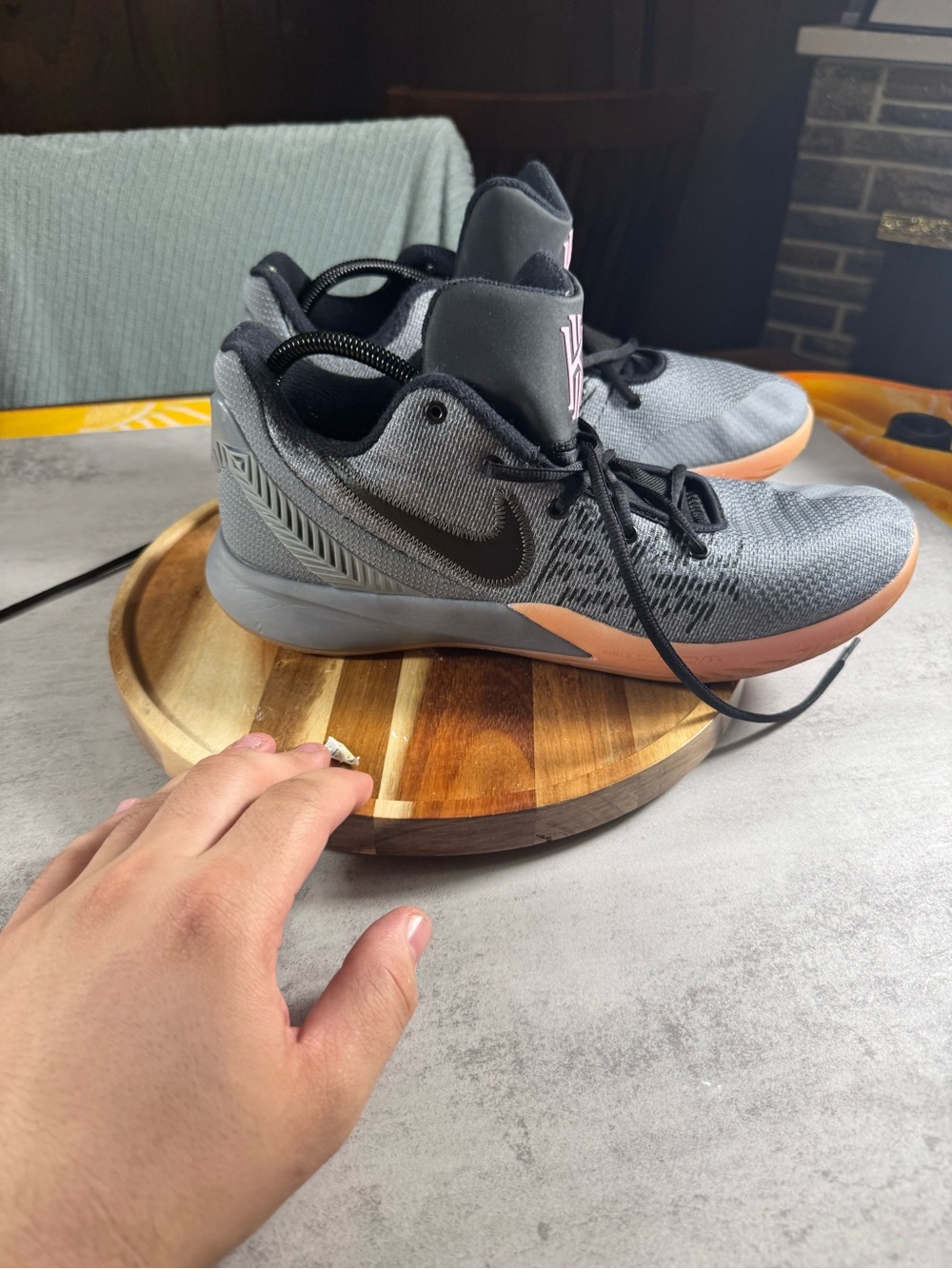 Nike Kyrie Flytrap 2 Cool Grey Pink Basketball Shoes AO4436 006 SIze 12 No Box - Picture 3 of 7